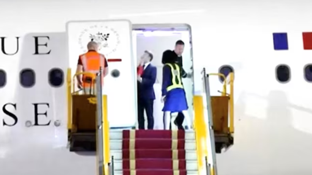Slap from Macron’s Wife on His Face? Élysée Palace Issues Clarification